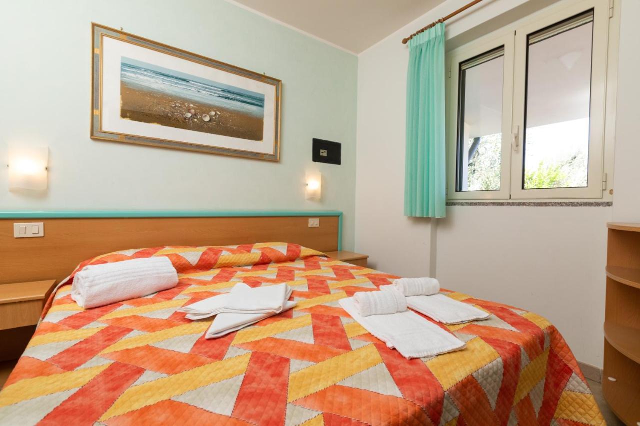 Residence Villantica Vieste Bagian luar foto