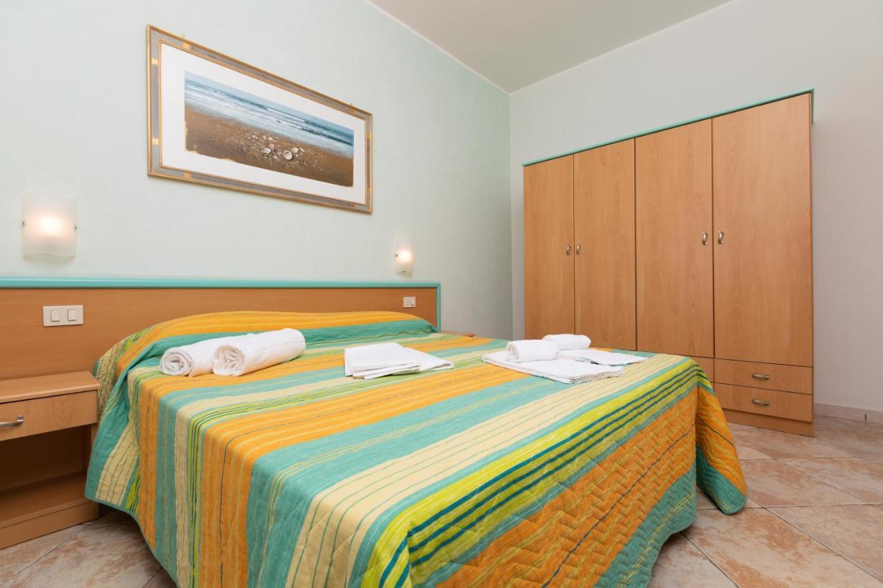 Residence Villantica Vieste Bagian luar foto